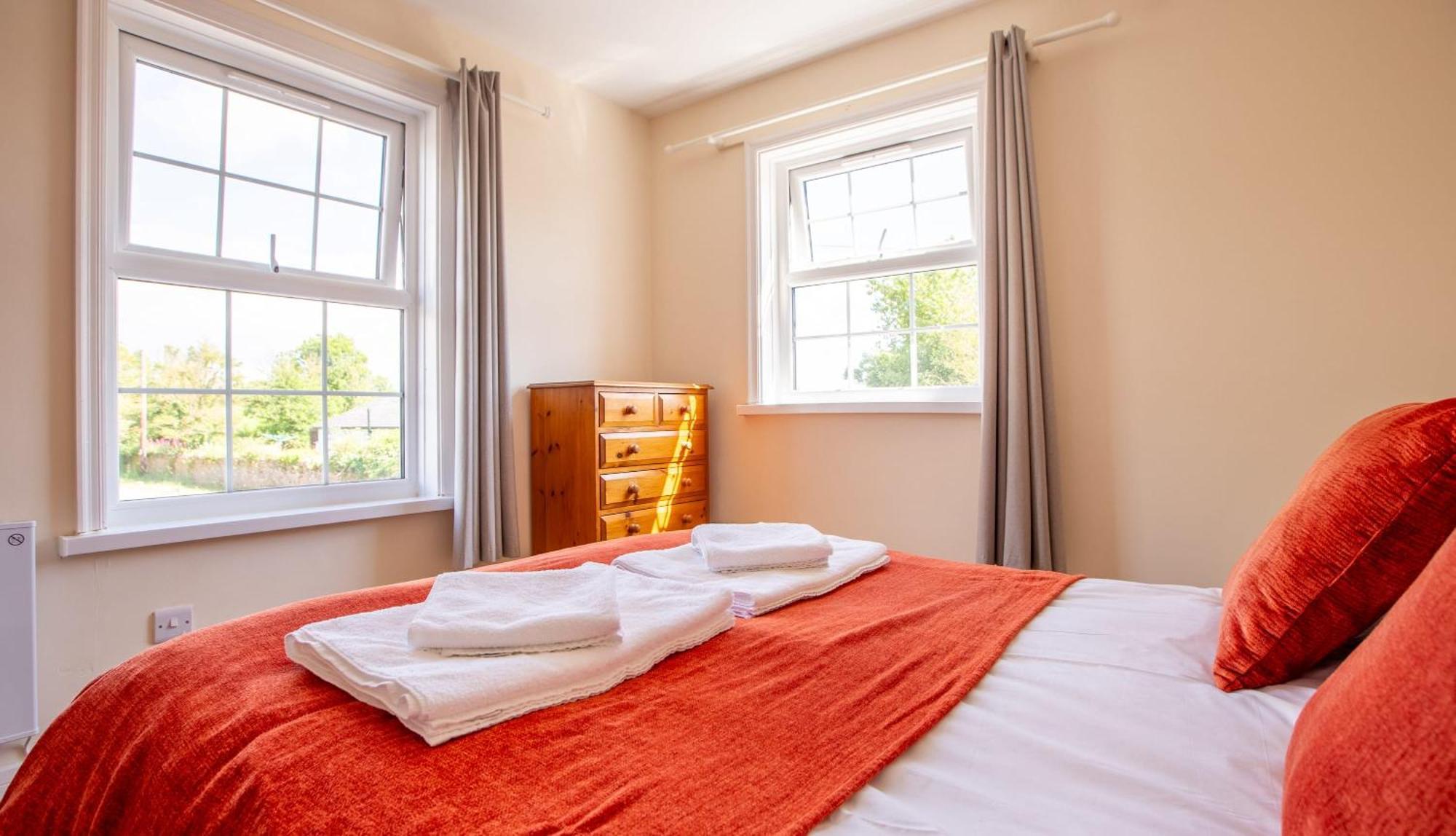 Stunning 6 Bedroom Cottage Near Cornish Coast Bude Bagian luar foto