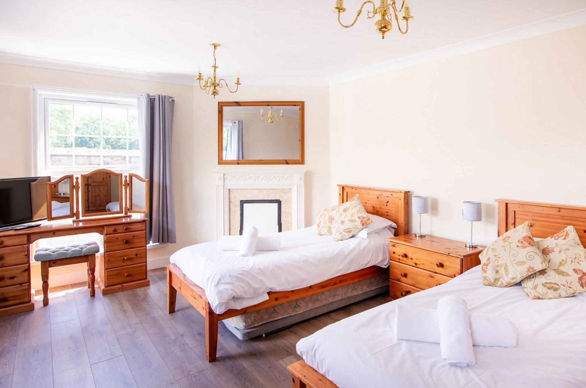 Stunning 6 Bedroom Cottage Near Cornish Coast Bude Bagian luar foto